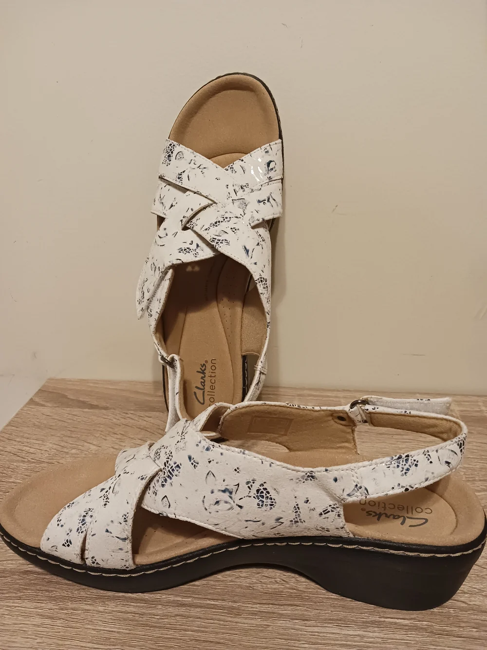 Clarks Merliah Echo Blue/White Floral Adjustable Slingback Low Profile Wedges - Picture 12 of 12
